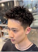 アクティブショートルーズショートフェザーパーマセンターパート