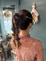 マーシュ(marshu) お呼ばれヘアアレンジ×ツイン編み下ろし
