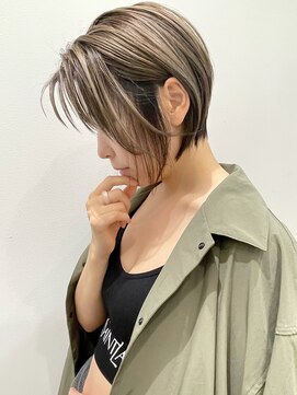 トルネード(TORNADO) 外国人風ショートボブ 白髪ぼかし ハイライト グレージュ t63