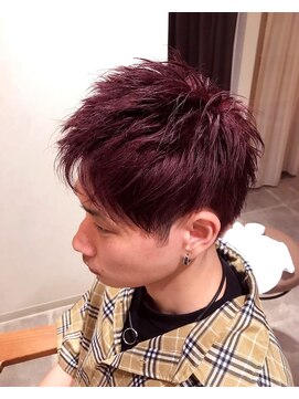 スピンヘアーフラッフィ 茨木(Spin hair fluffy) カシスレッドのツーブロックショート