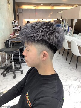ハーツヘアーズ 五日市店(HEARTS hair's) フェードカット+グレイシルバー
