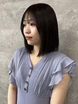 ルイス(L'wis)&nbsp;暗髪なのに透明感？！自然光に透けるアッシュグレーカラー