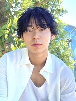 ノイ(noi)&nbsp;センターパートニュアンスパーマツーブロック刈り上げメンズヘア