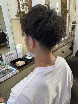 コアフィールフィス(COIFFURE fils) 【見附　今町】刈り上げ　アップバング　黒髪　メンズ似合わせ