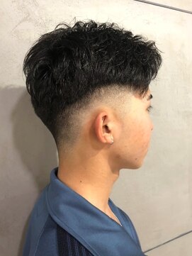 ディスイズバーバー(THIS IS BARBER) ツーブロック フェード ニュアンスパーマ 刈り上げ 20代【札幌】