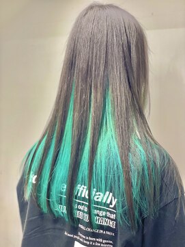 エイト 北千住店(EIGHT) ダークグレー×エメラルドグリーン