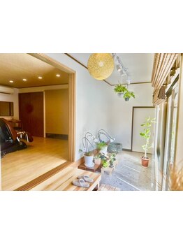 ヘッドスパで頭皮から髪までキレイに♪癒しの空間で、髪の悩みを解消しながら理想のスタイルに変身☆