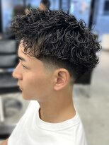 アンバー(UMBER)&nbsp;波巻きパーマ テーパーフェード