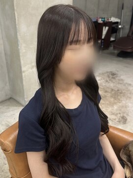 山野愛子美容室 銀座店 艶髪暗めアッシュカラーレロングイヤーカット巻き仕上げ