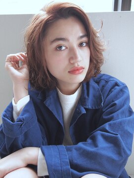 コス(kos) 顔にかかる小顔バング*無造作ウェーブでニュアンスボブ