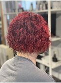  赤髪波巻きスパイラルパーマツーブロックスリークショート