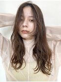 ヘルシーロングウェーブヘアスタイル