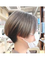 ヘアーアンドメイク マニス(hair&make manis) 透け感透明感シルバーカラー 刈り上げマッシュメンズライク