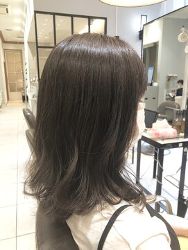 ネオリーブギンザ 銀座店(Neolive GINZA) 外ハネミディ オリーブグレージュ 艶髪 赤み消しカラー