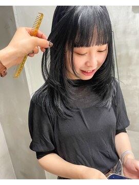テトヘアー(teto hair) ブルーブラック　黒髪　レイヤースタイル　ミディアムレイヤー