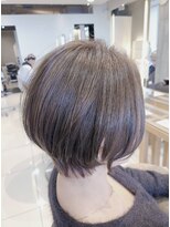 ロハスバイケンジ(LOHAS by KENJE)&nbsp;前下がりくびれショート×イルミナカラーでハイ透明感