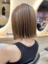 ヒビヲ(HIBIO) タッセルボブミルクティーベージュ切りっぱなしボブ長めホブ30代