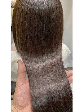 シロ(CiLO) ciLoの矯正で美しい髪へ