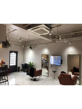 24:00まで営業のサロンだから通いやすいのが嬉しい！直前予約も可能◎ぜひお気軽にお越しください。