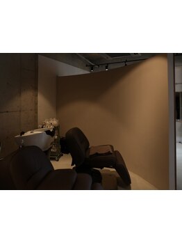 髪と頭皮のケアにこだわったヘッドスパ☆頭皮の汚れを除去し、髪本来の美しさへ導いてくれる◎