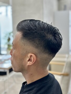 レヴィア(REVIA) メンズカットフェードスタイル刈り上げ