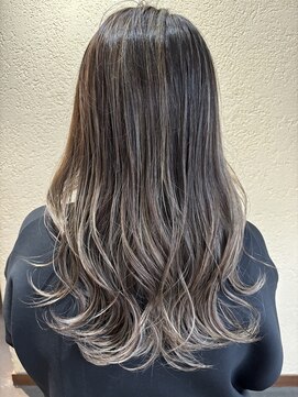 セレスト なんば店(CELESTE) グレージュにハイライト。