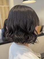 アメリ バイ アピッシュ(Amelie by apish)&nbsp;ボブのコテ巻き風パーマ少しゆるめ　30代　新デジタルパーマ