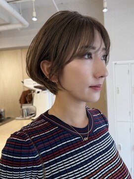 バベル アット フルリール 甲子園口(BABEL at fleurir) ミルクティーグレージュの大人コンパクトショートボブ