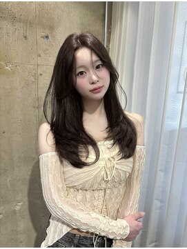 リリー(Lilley) 暗髪カラーとレイヤーカットで上品な韓国style☆