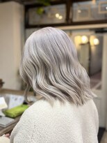 コニ(Coni) ホワイトブロンド