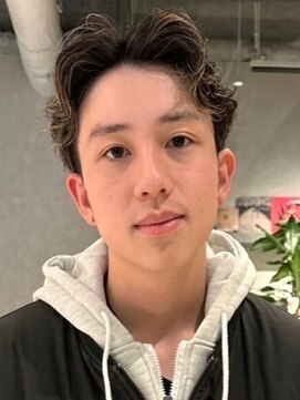 メンズサロン ブロック(Men's Salon bloc) センターパート　アップバング　フェイスフレーミングハイライト