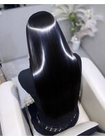 ウル プラス シア(ulu + sia) 癖毛をくくる日々から、艶髪を下ろす日々へ【新時代の髪質改善】
