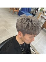 O&nbsp;ホワイトシルバーダブルカラー刈り上げショートメンズカット