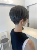 椎名　刈り上げショート&ハイトーングレージュカラー