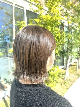 アンドシー(and c) 切りっぱなしボブ×オリーブカラー