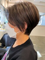 表参道くびれショート白髪ぼかし切りっぱなしボブレイヤーカット