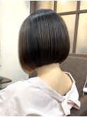 デザインカラー切りっぱなしボブ/ブロンドインナーカラー/横浜