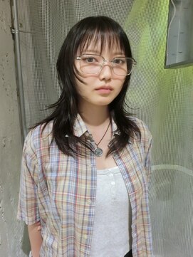 ノラ シブヤ(NORA) 黒髪ハッシュカットハイレイヤーウルフカットミディアムレイヤー