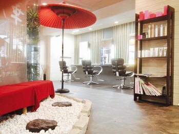 カグヤ ヘアーリンク 森小路店(華月 Hair L.I.N.C.)の写真/初めての方でも緊張せずに通えるアットホームな雰囲気が◎温かい接客で心地いい時間を過ごせます♪