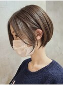 ショートヘア顔周りレイヤーブリーチダブルカラーショートボブ