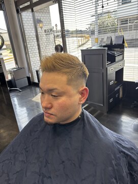 ヒロザバーバー(HIRO THE BARBER) スキンフェード×アップバング