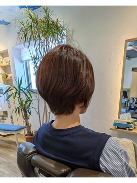 ももいろかぶとむし 【くせ毛を味方に】うねりを活かす。ふんわり大人可愛いショート