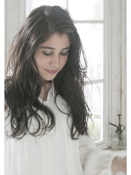 シャンプー 本店(SHAMPOO) 流行のセミウェット感で甘辛フェミニンスタイル