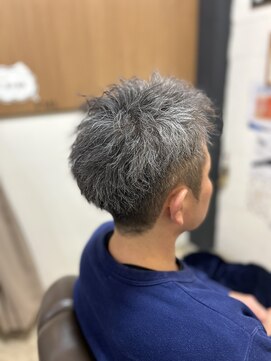 ファミーユ(FAMILLE) ツーブロックツイストパーマ