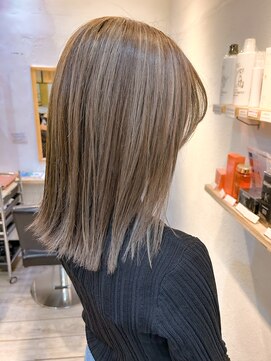 フェリア 梅田(FERIA) ナチュラルハイライトカラー