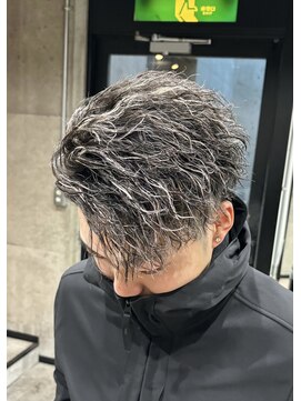 イーラ(era) メンズパーマホワイトメッシュ縦落ちツイスパ短髪