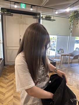 ヤテ(yate') グレージュカラー