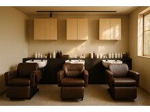 ソラナ 流山おおたかの森(solana)の雰囲気（シャンプー台。明るくシンプルな店内です。）