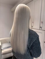 ベレーザ 渋谷(BELEZA)&nbsp;17038シルバーベージュホワイトブロンドブリーチルーツカラー