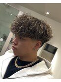 バロックパーマ　ツイストスパイラル眉カットメンズパーマ